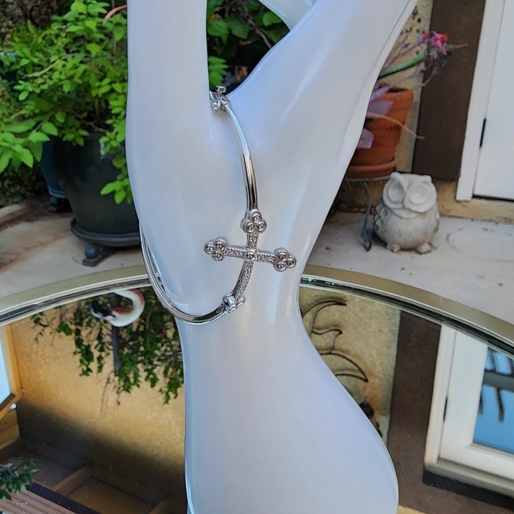 925 Sterling Silver CZ Cross Hinged Bangle Bracelet - Picture 3 of 6